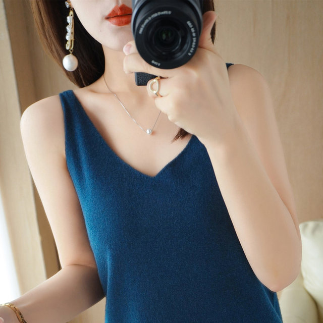 2025 new wool camisole women's autumn inner suit white knitted sexy v-neck short bottoming shirt