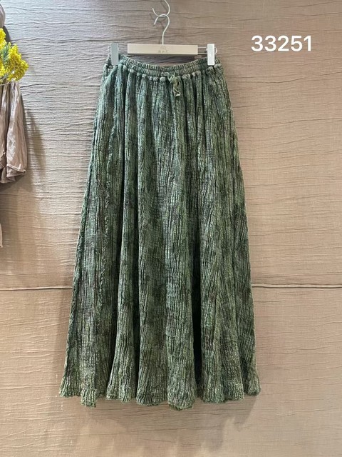 Ma Shuer wrinkled hemp texture retro prints slim big swing flowing red long skirt linen pleated skirt
