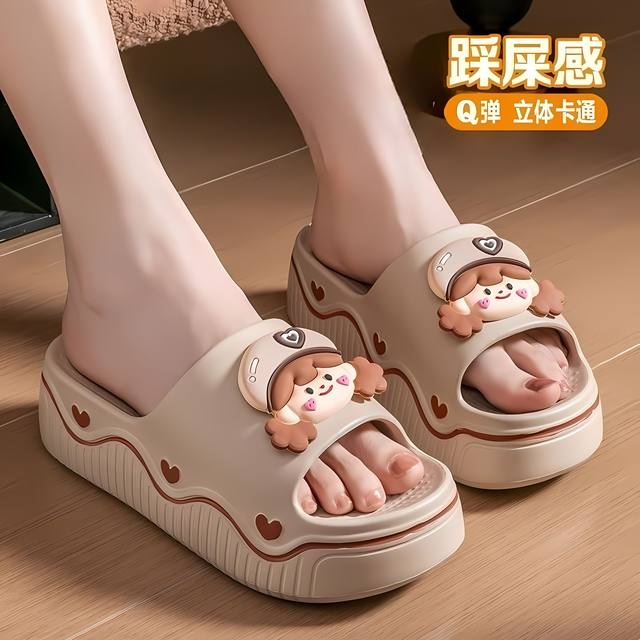 
2025 summer outdoor wear EVA slippers for women to increase their appearance at home cartoon style, fashionable soft bottom female sandals