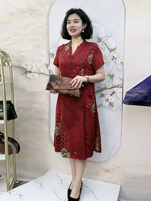 High -end mother short -sleeved silk dresses in summer new V -neck retro seal large size, thin knee long skirt female
