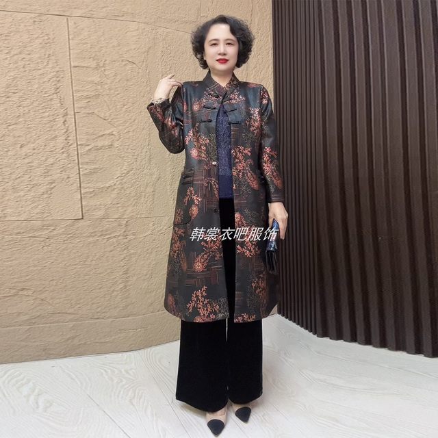 Autumn new windbreaker for middle-aged and elderly mothers, retro buckle design, large size, mid-length, Roman cotton jacket with pockets