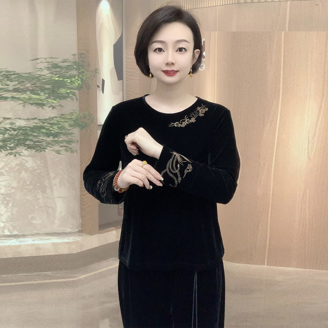 High-quality mother Chinese style embroidered velvet top in autumn new large size belly-covering versatile skin-friendly black base shirt