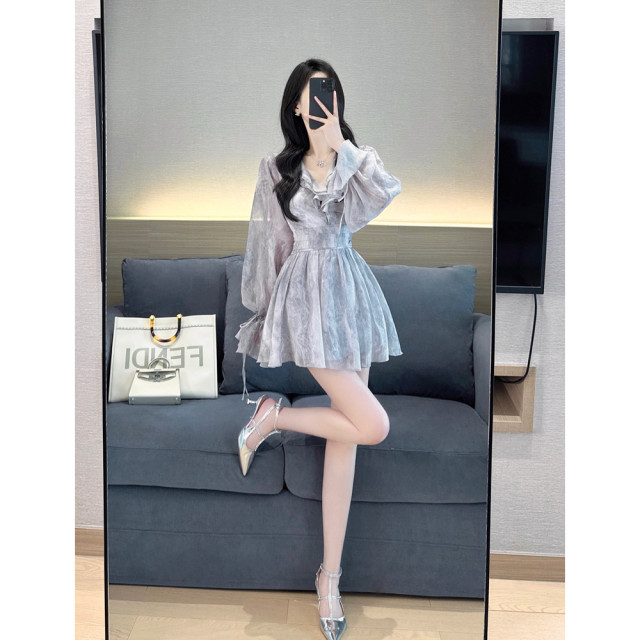Autumn clothing for women in 2024 new high-end temperament celebrity waist-hugging and slimming tie-dye V-neck ruffle a-line dress
