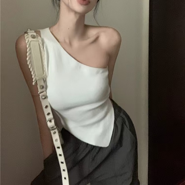 Irregular single-sided knitted camisole women's 2025 summer new Korean style fashionable outer shoulder top trend