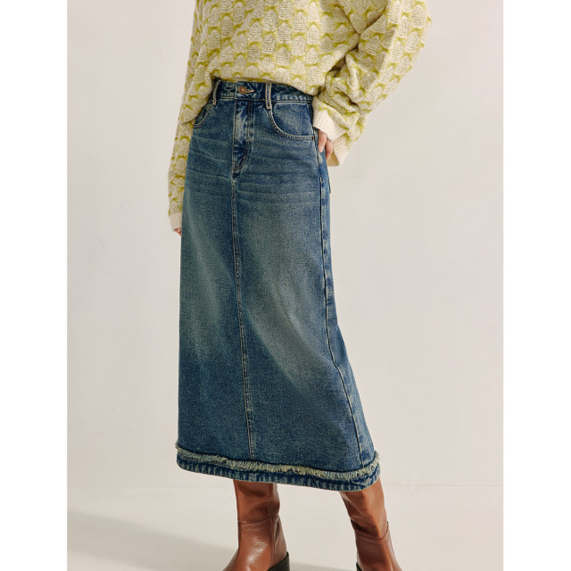 Inman retro slit grinding denim skirt 2024 winter women's new high-waisted slim A-line long skirt
