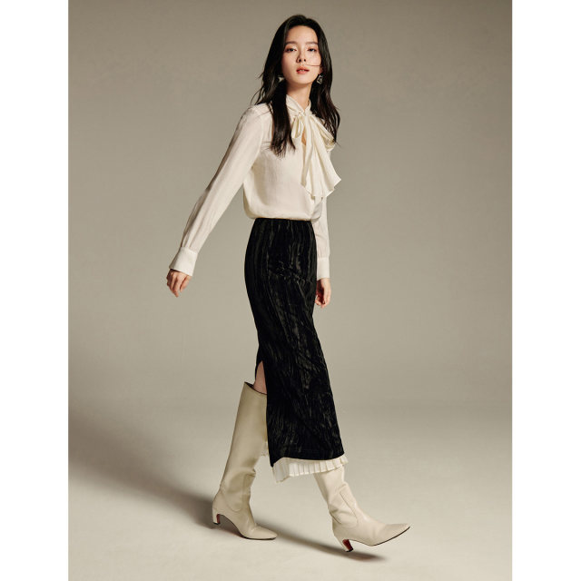 Inman velvet spliced ​​press-pleated hem skirt 2025 spring women's new high-waisted slim A-line long skirt
