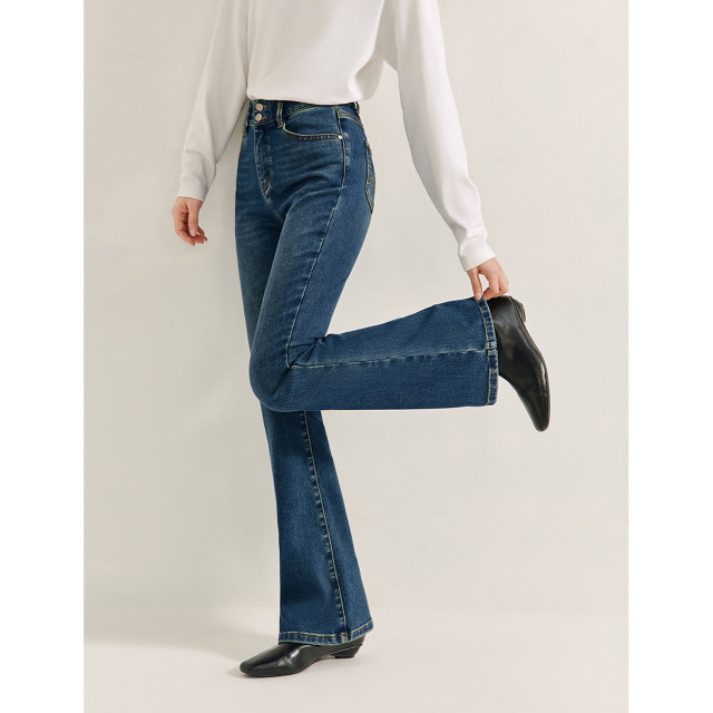 Inmanzhi warm velvet flared jeans 2024 winter women's clothing new slim fit legs long slim warm trousers
