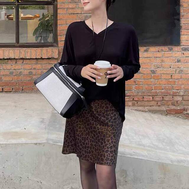 Light luxury high-end leopard print imported triacetic acid miniskirt 2025 three-season wear new fashionable sexy straight skirt
