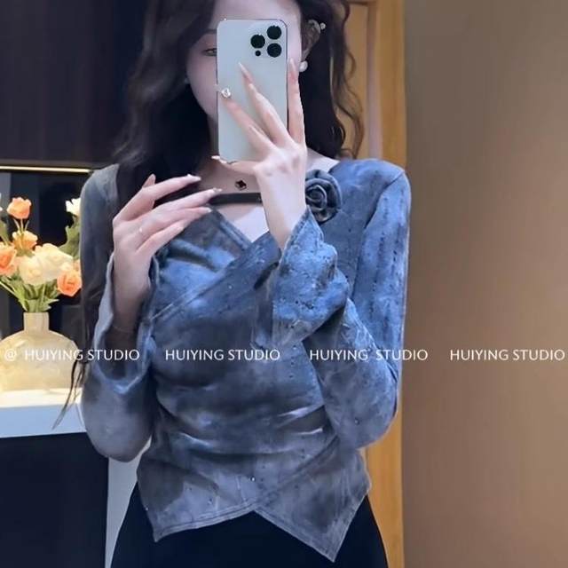 French hot girl V -neck dyed long -sleeved T -shirt female in the spring and autumn with high -level sense unique waist irregular short tops
