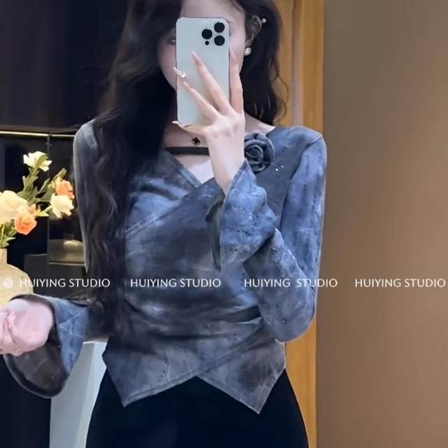 French hot girl V -neck dyed long -sleeved T -shirt female in the spring and autumn with high -level sense unique waist irregular short tops
