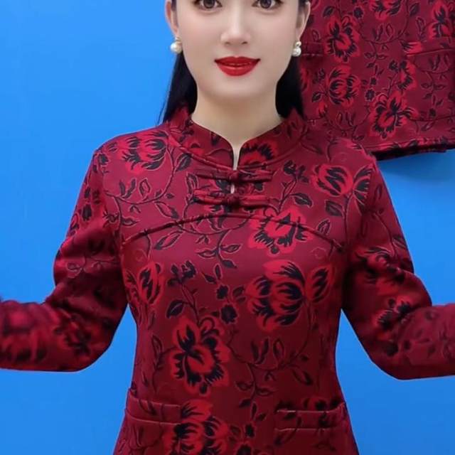 Velvet thickened warm cardigan autumn and winter new fashion middle-aged and elderly mothers retro buckle loose casual tops for women