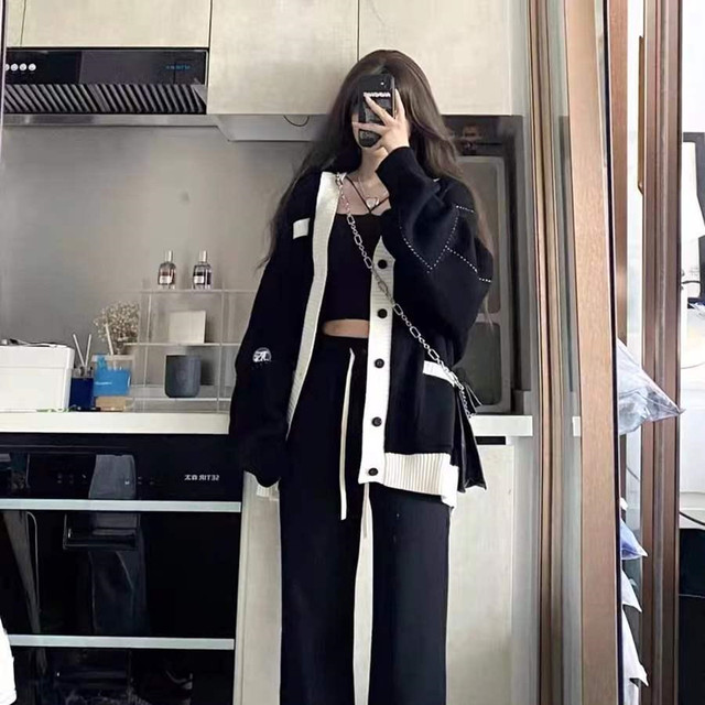Plus size fat girl black sweater coat women's spring, autumn and winter new V-neck Japanese style lazy college style knitted cardigan