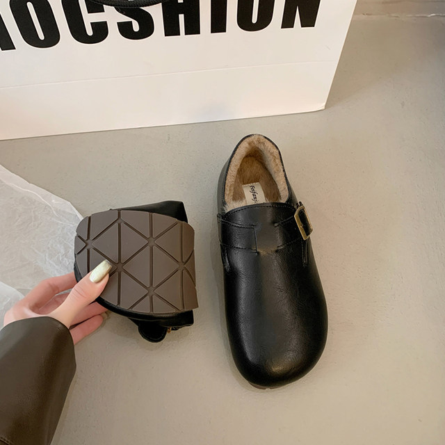 Retro small leather shoes for women in autumn and winter plus velvet 2025 new fashion soft soles that are not tiring to keep feet warm and casual Birkenstock shoes