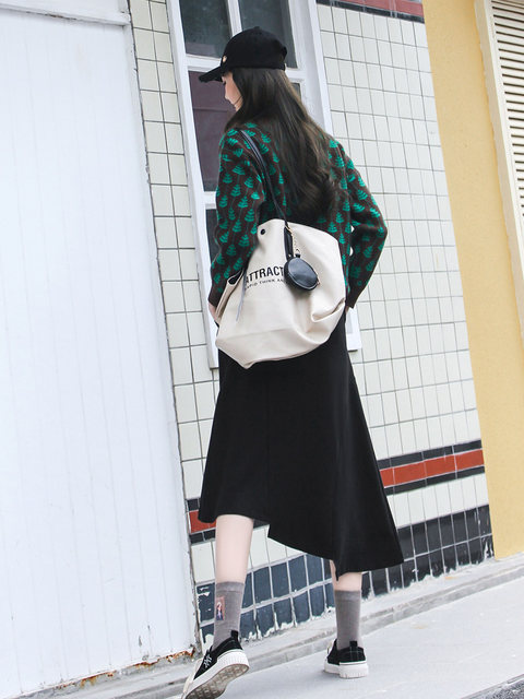 Black irregular skirt female autumn mid -length loose large -size pocket high -waist French retro A -line long skirt
