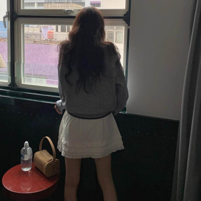 South Korea Dongdaemun Spring 2025 new sweet and fashionable lace-up high waist pleated lace skirt women's short skirt trendy
