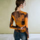 American -style tie -dyeing printing mesh top fold tight long -sleeved V -neck T -shirt female spring and summer new design sense bottoming shirt

