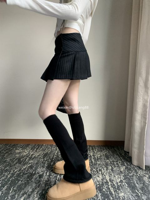 Korean authentic purchasing agent 2024 spring new ins new side button vertical stripe pleated sweet skirt