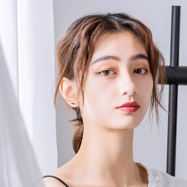 Ear -pierced plastic ear stick female invisible earrings Male student black ear stick transparent ear needle simplicity anti -allergic ear decoration