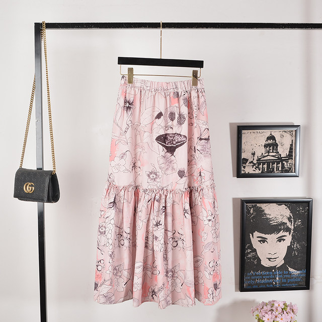 Sweet and elegant 2024 summer new style wood earrings big hem skirt printed mid-length retro beach vacation skirt