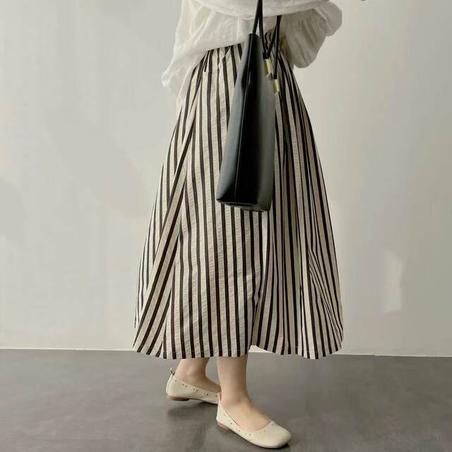 Japanese retro striped textured skirt for women 2025 spring and autumn design high waist slim drooping a-line umbrella skirt
