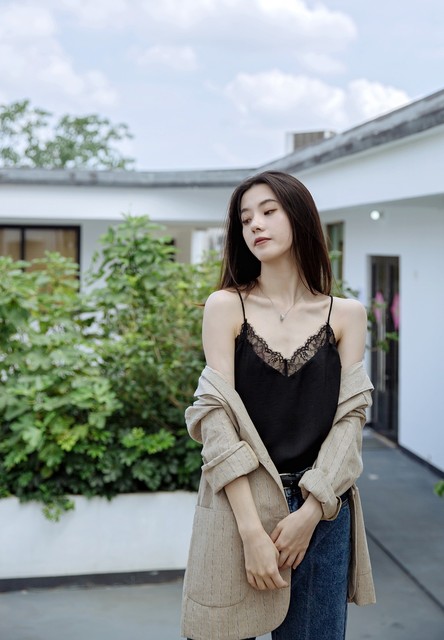 French elegant high-end outdoor wear beautiful back lace suspender sleeveless inner wear loose suit shirt bottom vest shirt