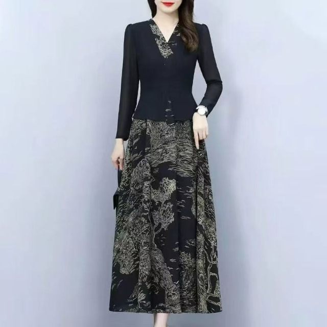 2025 new style of middle-aged and elderly women's spring and autumn long-sleeved dress for middle-aged mothers in autumn dress fake two-piece polka dot long skirt