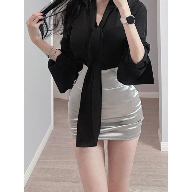 Textured glossy skirt, silky, ultra-short, tight-fitting, new high-waisted skirt, versatile, slimming hot girl butt-covering skirt