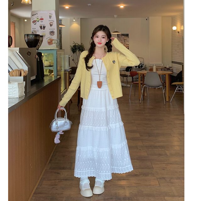 Xiaojijia large size women's spring new sweet white cake skirt lace spliced ​​hook flower a-line skirt skirt
