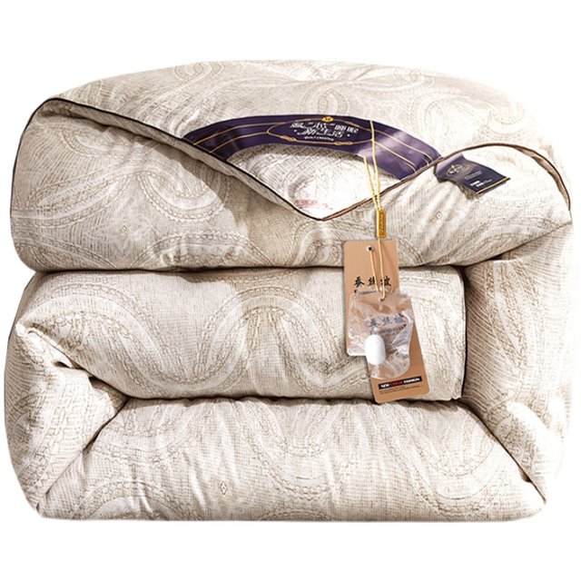 Thicked silk was warmed by the winter quilt in the winter quilt.
