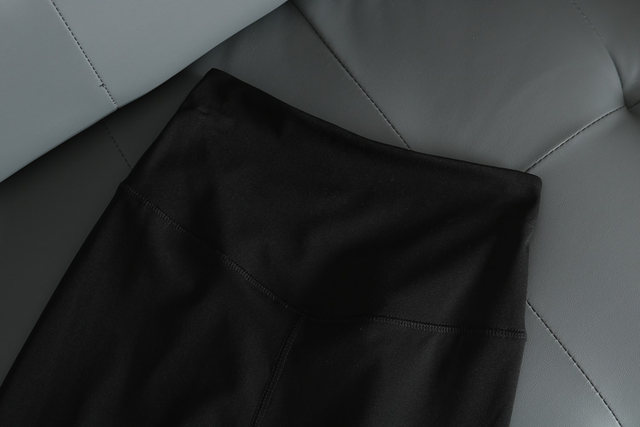 European and American retro new style slim and versatile elastic hip-pack skirt for women's sports yoga skirt black slit mid-skirt