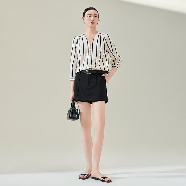 Black and white striped V-neck design shirt for women MOFAN 2025 spring new three-quarter sleeve casual shirt to make you look thin