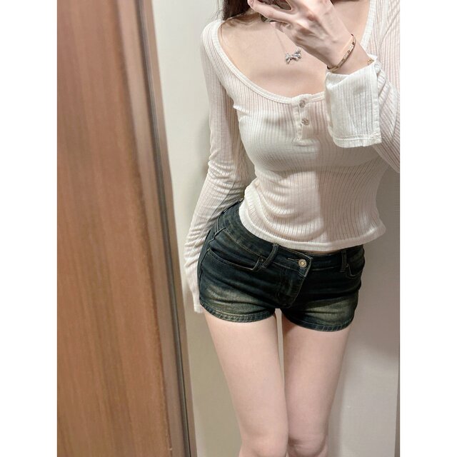 A Korean girl ~ Hot girl is purely slim and big round neck perspective sun protection white thin T-shirt
