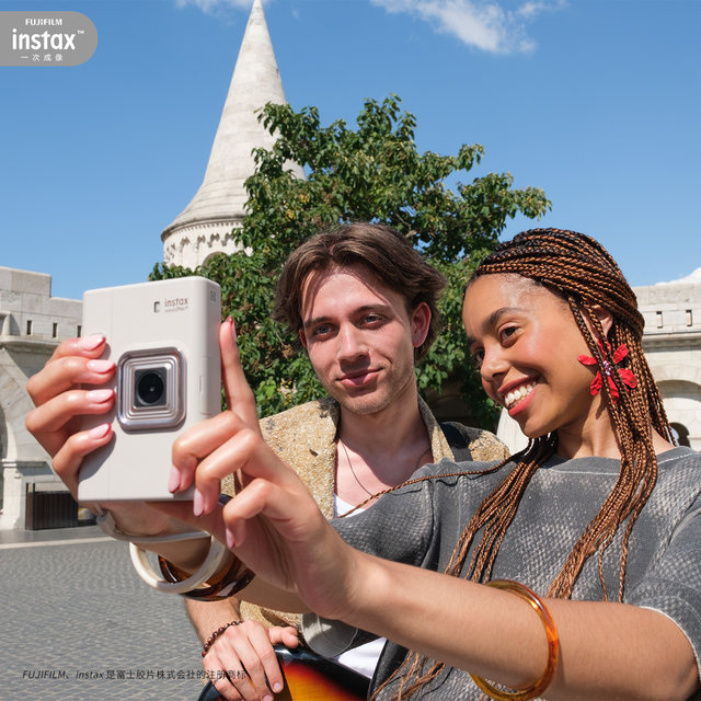 The new Fuji instax mini LiPlay+ digital-analog camera can take photos and print dual photos with one image
