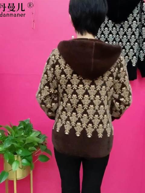 Middle -aged and elderly ultra -thick autumn and winter hairy coat snowflake pattern hooded zipper large size fashion mothers carry shirt
