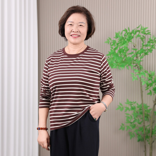 Middle-aged and elderly mothers wear spring and autumn striped T-shirt for women long-sleeved pure cotton grandma wear top large size loose elderly clothes