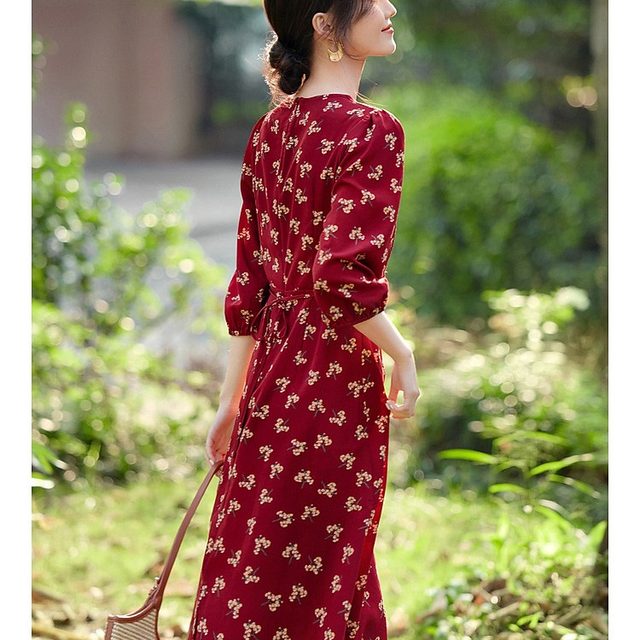 
Elegant printed V-neck dress 2025 spring new atmosphere printed quarter-sleeved dress