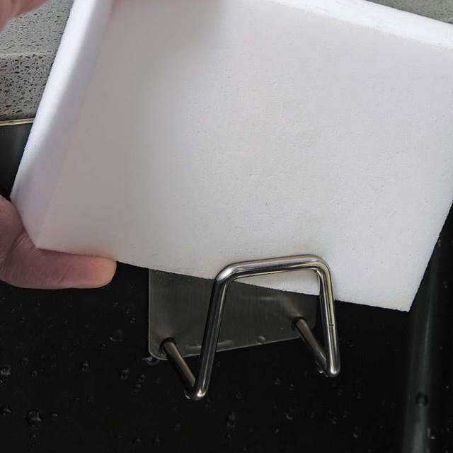 The kitchen storage shelves are full of stainless steel suspension drain and linked punch -free cutting board cutting board wall hanging
