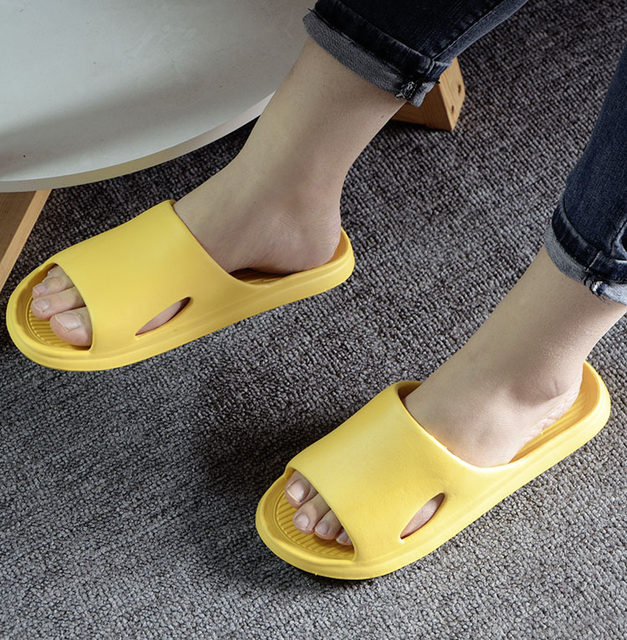 Women's 2024 new slippers with a sense of stepping on shit, indoor home, non-slip bathroom eva sandals, men's summer outer wear