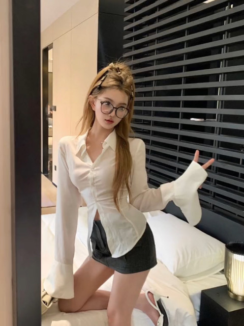 Pure and lustful white chic waist-length long-sleeved shirt feminine sexy hot girl design straps slim niche shirt top