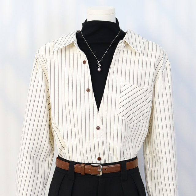 Early spring half turtle neck deep V design sense layered striped fake two-piece shirt loose commuting top for women thick
