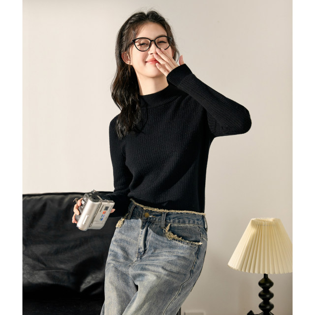 Tang Lion's half -high -necked white inner bottom shirt female 2024 new winter plus velvet slim velvet sensor is wild
