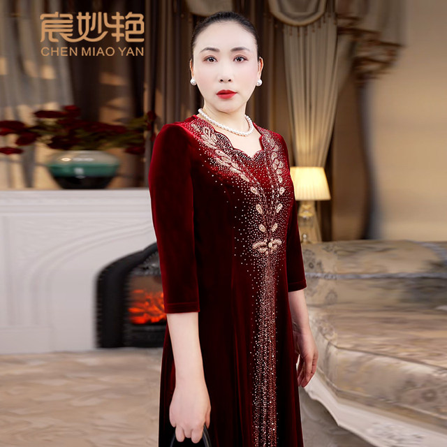 Chen Miaoyan's noble and elegant temperament plus size mother's gold velvet dress lady's wedding banquet dress