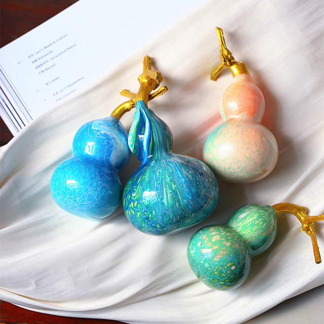 Intangible cultural heritage inherits handcraft skills large lacquer floating paint craft gourd small ornaments playable parts men and women cultural lacquer