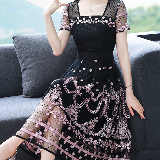 Lace dress 2025 summer new French square collar high-end middle-aged mother dress large size women's skirt mid-length