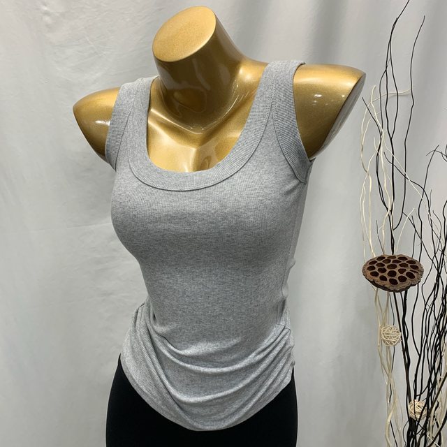 The fit is so good! Everyone wears the slimming U-neck and wide shoulder straps to cover the side breasts camisole INS