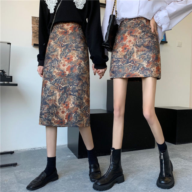 Oil painting printed skirt Female autumn and winter covers thin split middle skirt student A -line hip skirt large size short skirt tide
