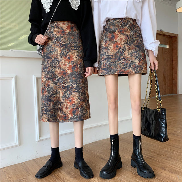 Oil painting printed skirt Female autumn and winter covers thin split middle skirt student A -line hip skirt large size short skirt tide
