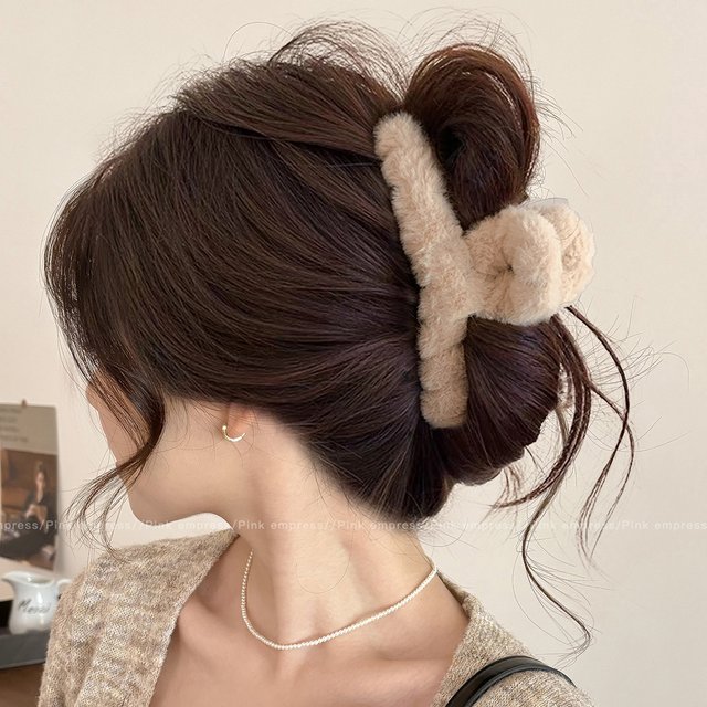 Plush large hairpin for the back of women's head, unique and beautiful hairpin, hairpin for autumn and winter hair, shark clip hairpin