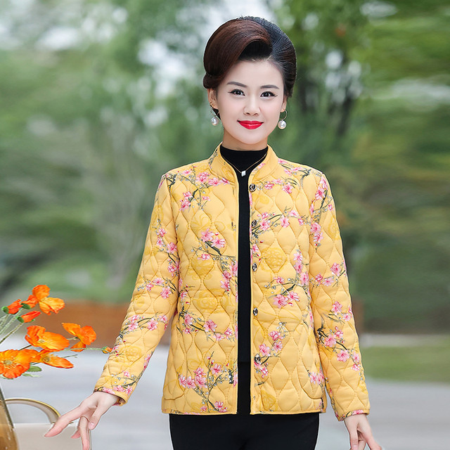 Middle-aged and elderly women's autumn and winter stand-up collar camel velvet cotton jacket thickened inside wearing mother grandma's cotton short cotton jacket
