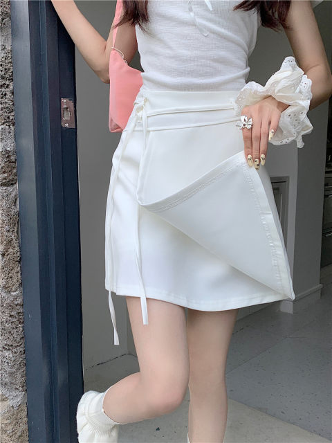 Design-sensual lace-up white skirt for women with large-size summer anti-exposure high-waisted A-line skirt irregular hip-covered short skirt